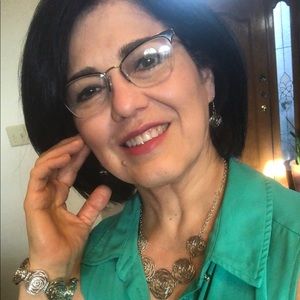 Meet your Posher, Ester